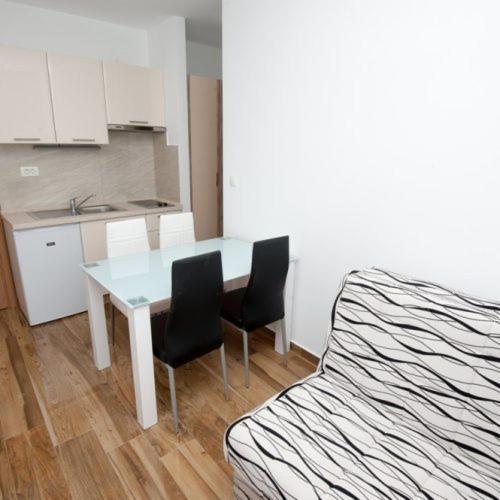 Apartmani Ivo โปดสตรานา ภายนอก รูปภาพ