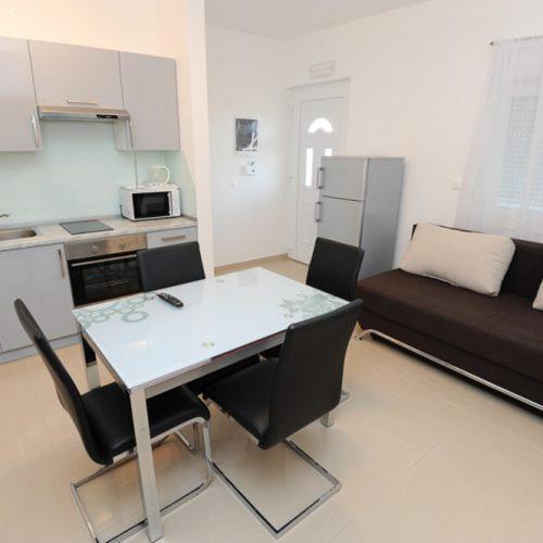 Apartmani Ivo โปดสตรานา ภายนอก รูปภาพ